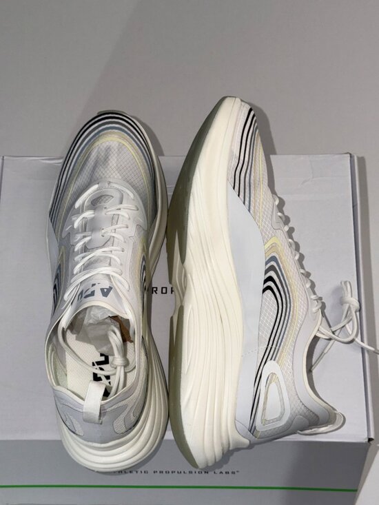 NWB APL Streamline Sneaker Shoes White Frozen Grey Parchment Size 13